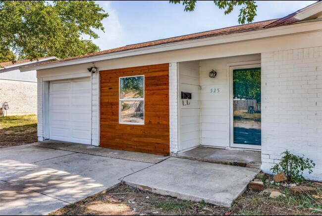 Building Photo - 525 Kemper Ave