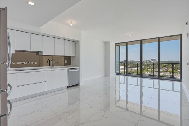 Building Photo - 1170 E Hallandale Beach Blvd
