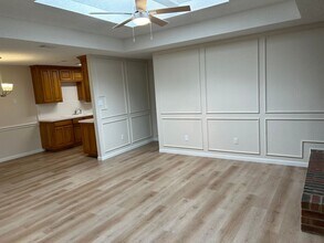 Building Photo - 6616-6618 Parkview Ln