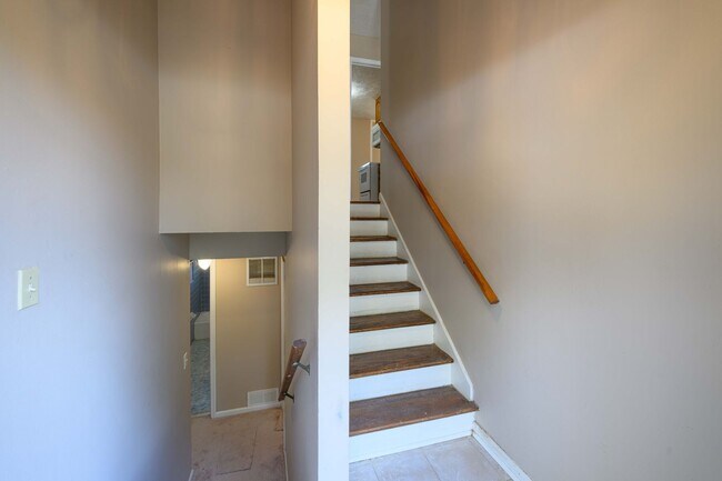 Building Photo - Updated 5BR Home in Morrow with New Carpet and Spacious Yard