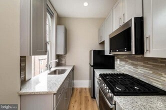 Building Photo - 2011 Spruce St