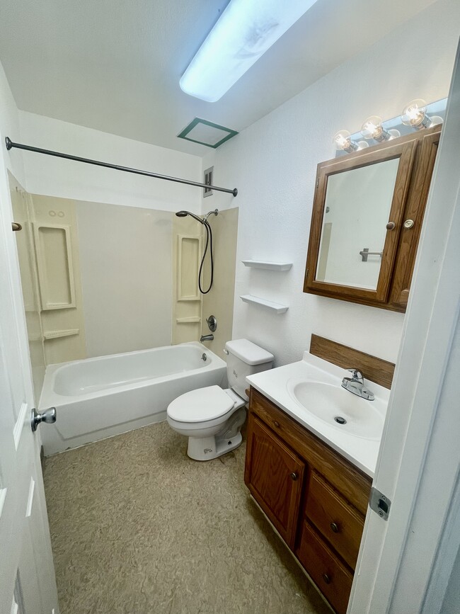 Bathroom - 87 Slater Dr