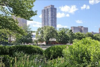 Building Photo - 2020 N Lincoln Park W