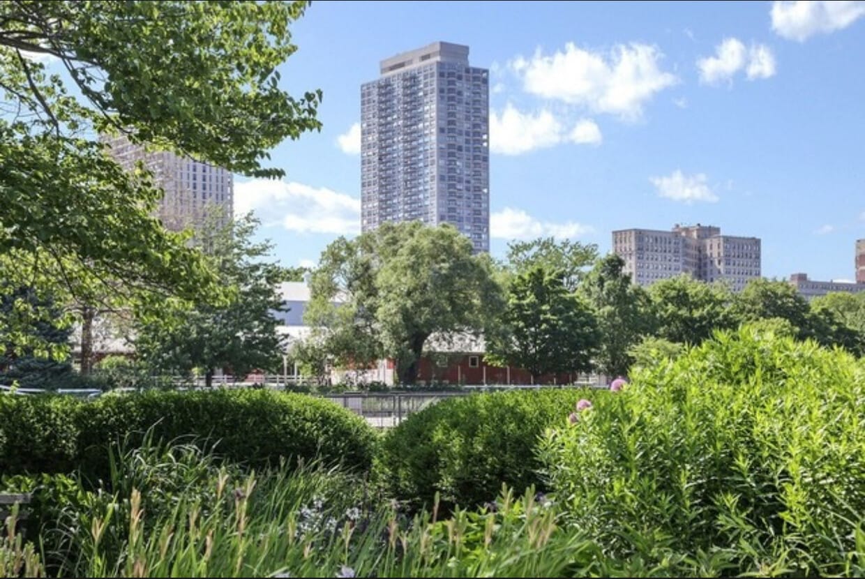 Primary Photo - 2020 N Lincoln Park W
