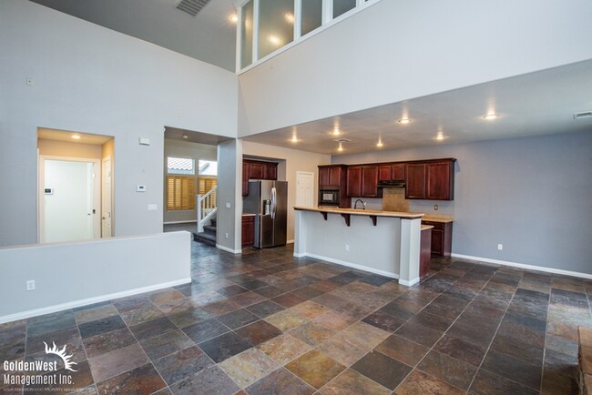 Foto del edificio - Spacious Home with Casita, Pool & Prime Las Vegas Location!