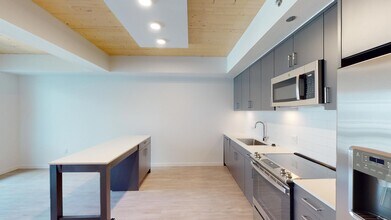 Interior Photo - Cirrus