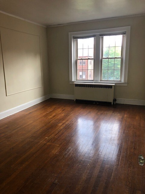 Building Photo - 831 Elm St