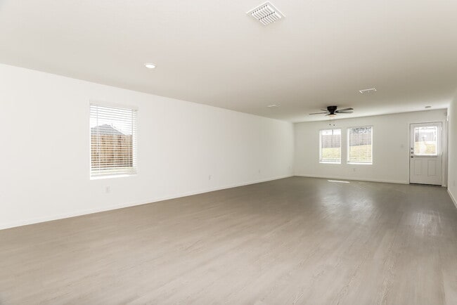 Building Photo - 298 Jax Lp