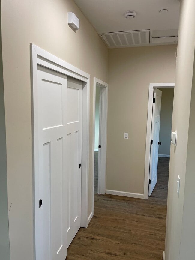 Foto del edificio - 8588-8590 Ridgecrest Dr