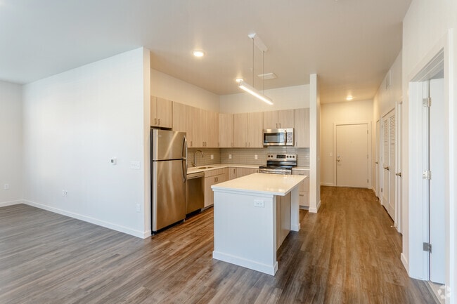 3BR, 2BA - Roadmaster - Railway Flats Apartments