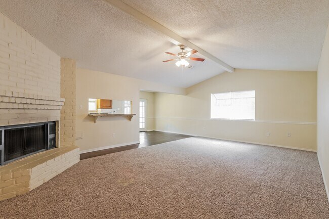 Building Photo - 20142 Misty Pines Dr