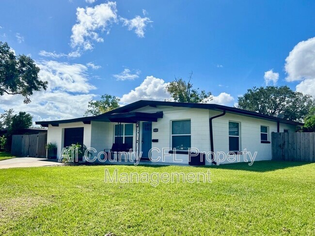 Building Photo - 5424 Kingswood Dr