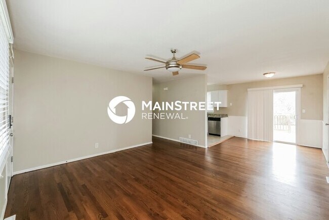 Foto del edificio - 3 Bedroom Pet-Friendly Home in Independence, MO with Main Street Renewal