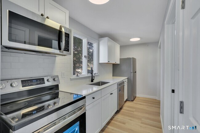 Foto del edificio - 192 Hartford Rd