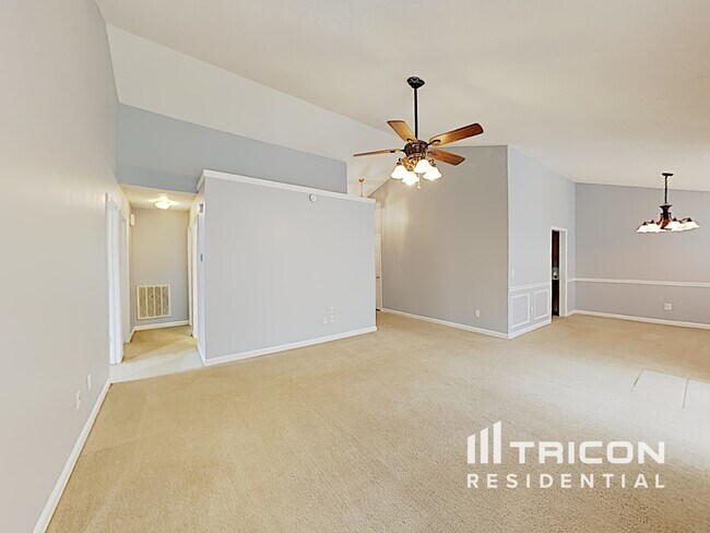 Foto del edificio - 117 Sweet Thorne Rd