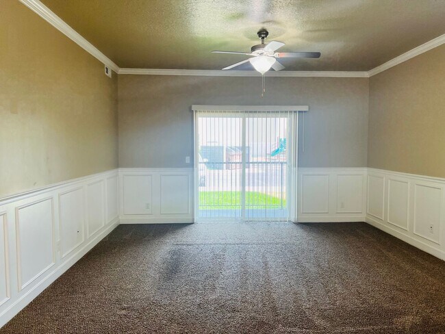 Building Photo - Beautiful single level condo with carport