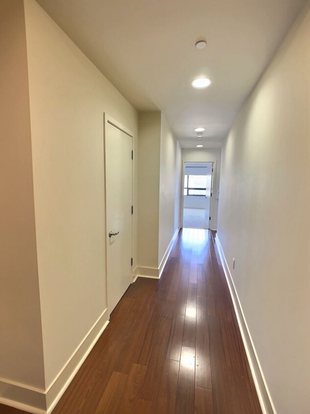Primary Photo - Stunning 2 Bedroom/2 Bathroom Condo For Re...