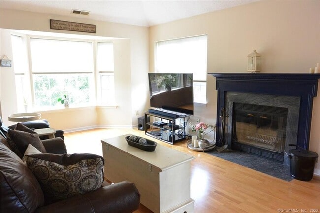Building Photo - 515 Foxboro Dr