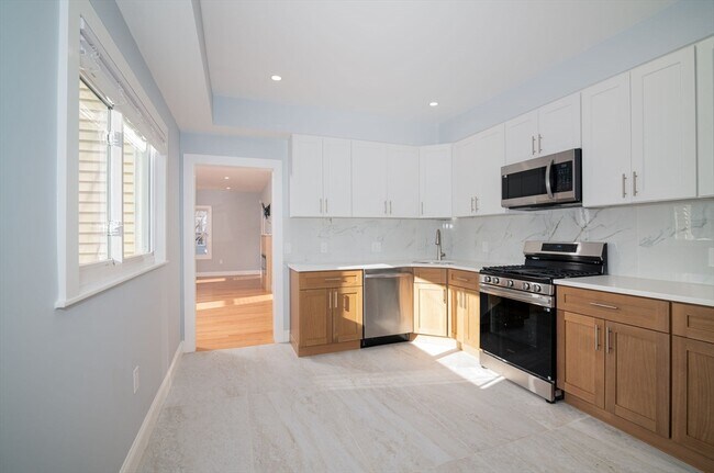 Building Photo - 45 Tainter St