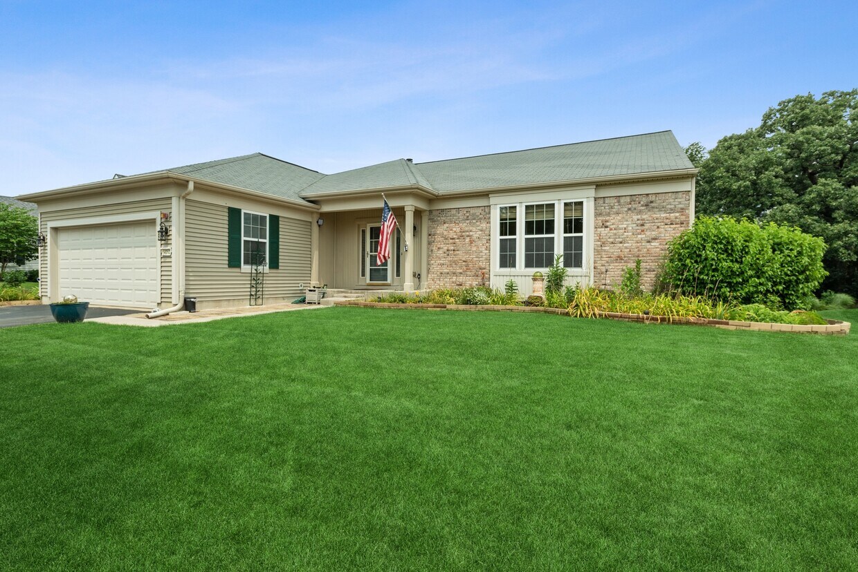 14052 Redmond Dr, Huntley, IL 60142 House Rental in Huntley, IL