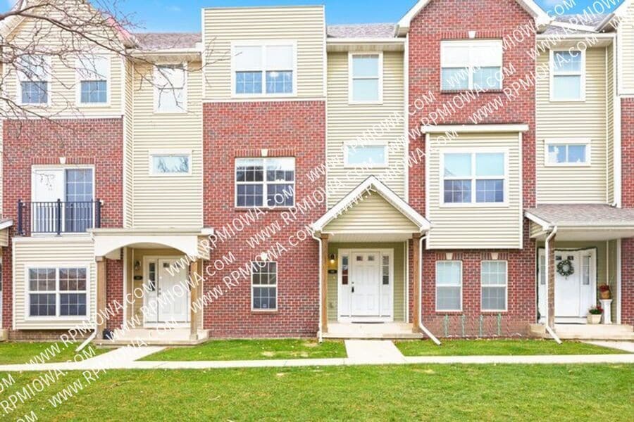 Foto principal - 9140 Greenspire Dr