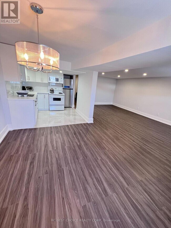 Photo du bâtiment - 747 Botany Hill Crescent