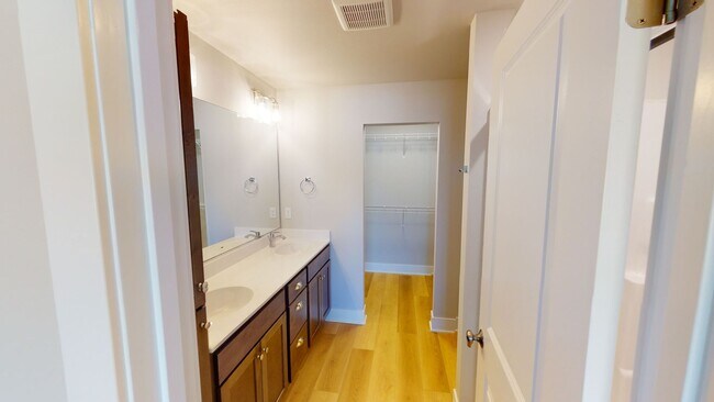 Foto del edificio - FIRST MONTH RENT FREE! Boone 3 Bedroom Townhome Available December 1st, 2025!