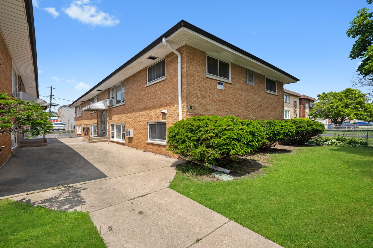Front of the Building - 1914 N 18th Ave