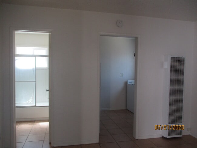 Building Photo - 3235 Collier Ave