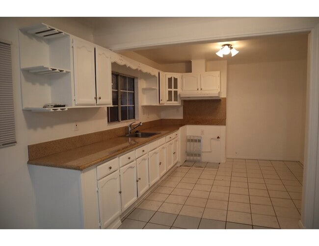 Building Photo - 2515 Illinois Ave