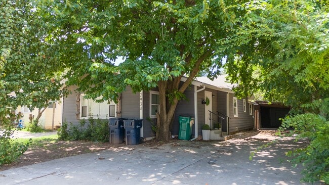 Building Photo - 2-Bed Furnished or Unfurnished The Choice ...