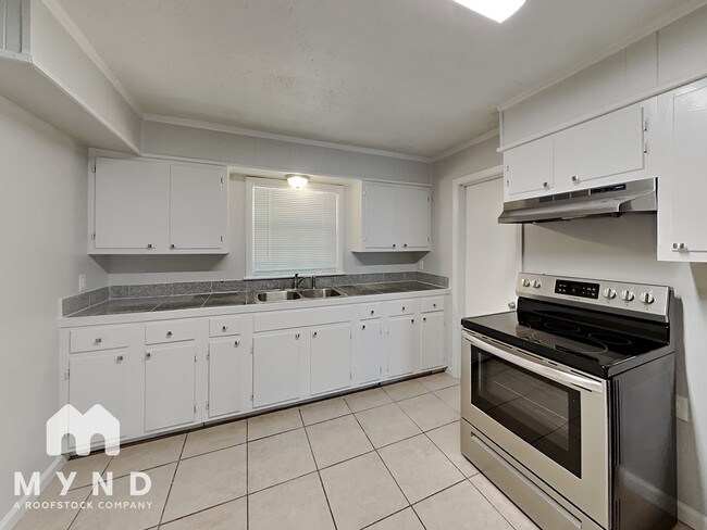 Foto del edificio - 3224 Cromwell Ave