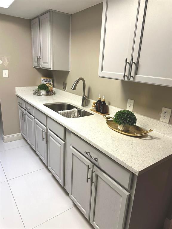 Foto del edificio - 5480 Lake Jessamine Dr