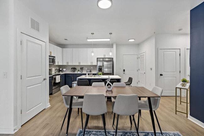 Building Photo - 205 S Kings Dr