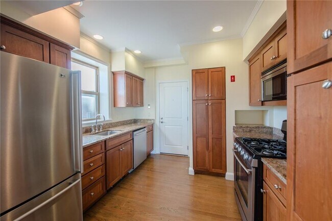 Foto del edificio - 1180 Narragansett Blvd
