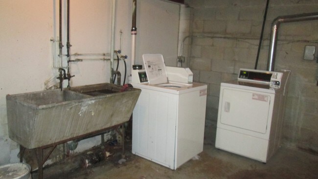 Washer/Dryer - 4641 N 27th St