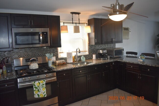 Foto del edificio - 13 Eastern Ave