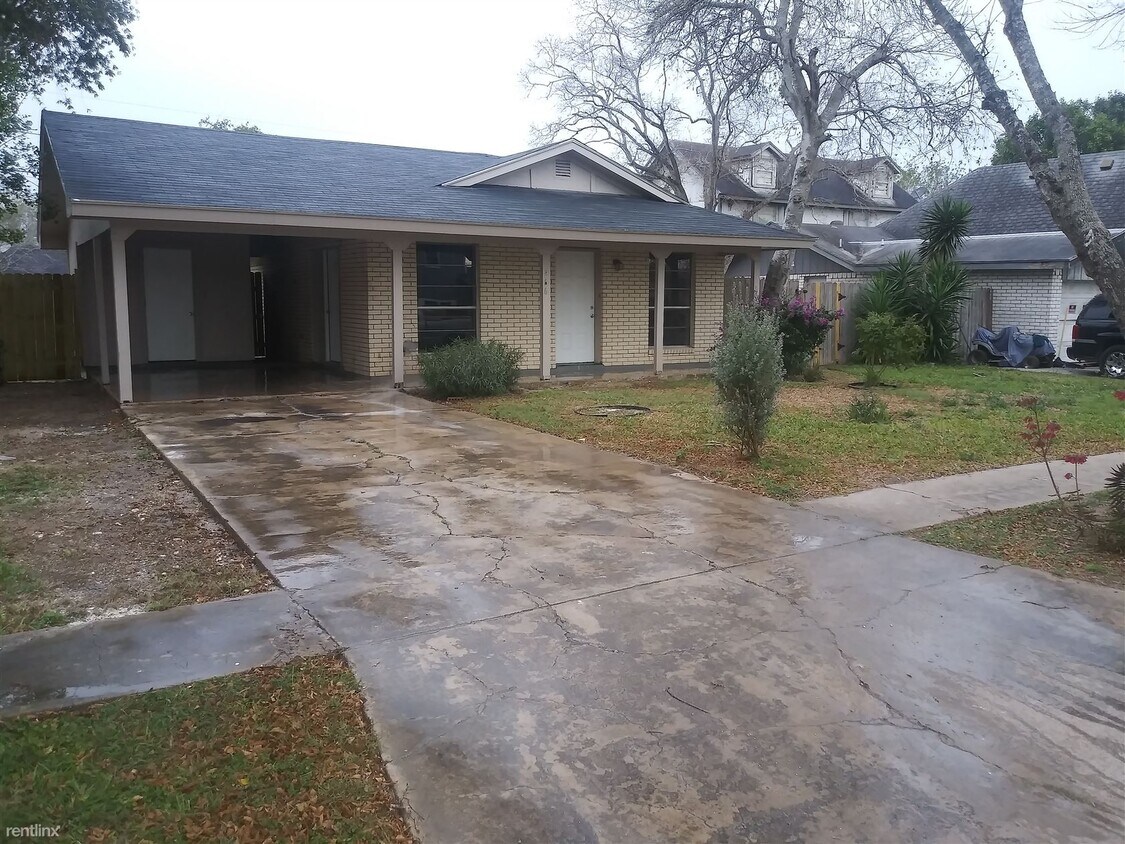 Primary Photo - 3 br, 1 bath House - 466 Peacock Dr