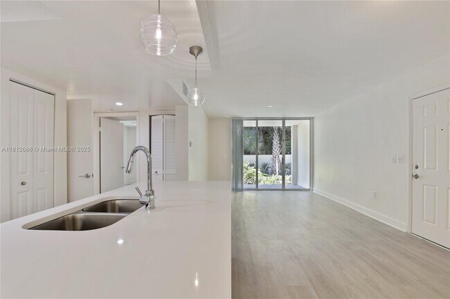 Foto del edificio - 3605 NE 207th St