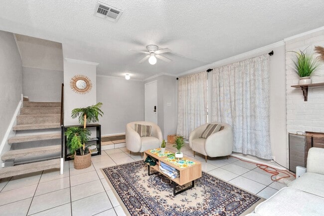 Foto del edificio - 5837 W Sunforest Dr