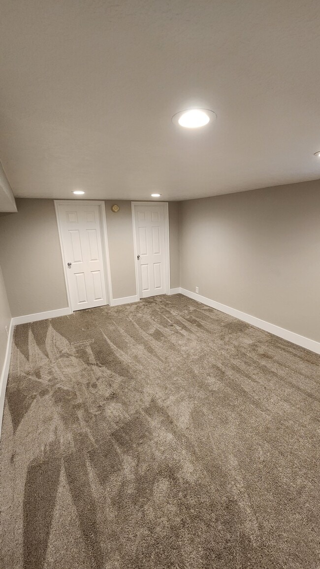 Building Photo - 1005 E Diamond Way