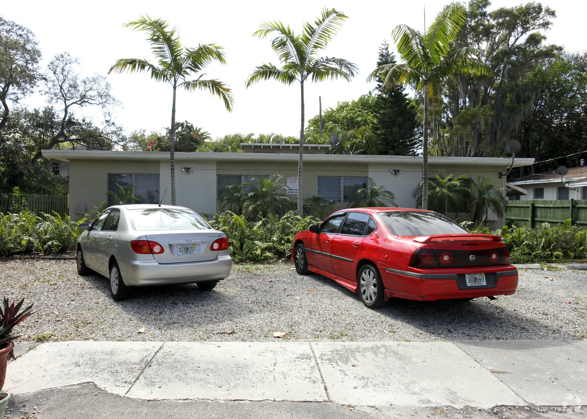 Building Photo - Palm Grove