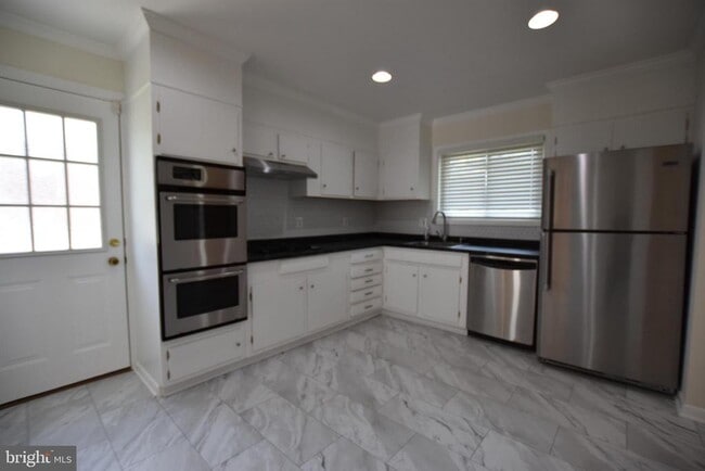 Foto del edificio - 4015 Heathfield Rd