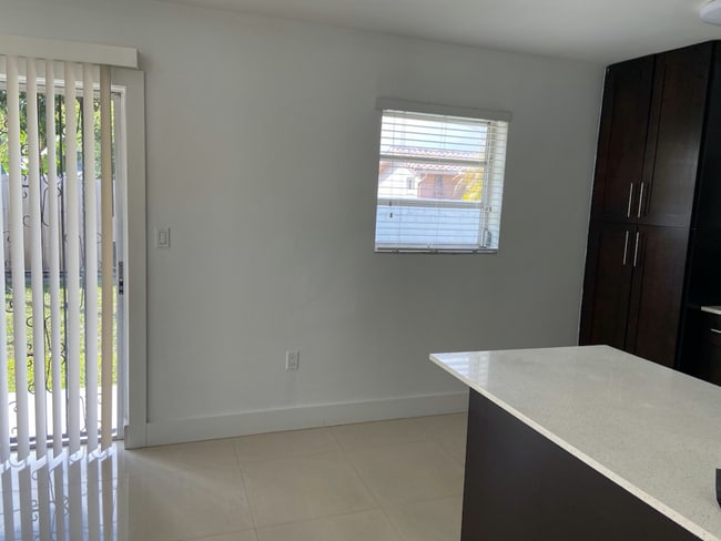 Foto del edificio - 1362 SW 67th Ave