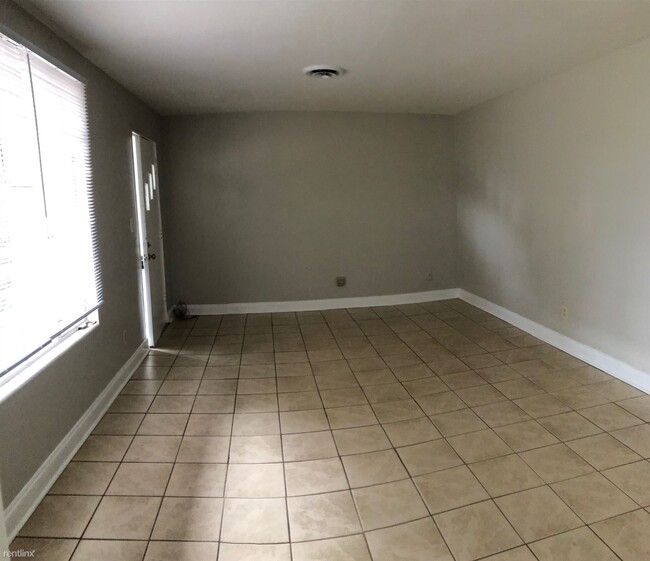 Building Photo - 2 br, 1 bath House - 3002 Pine Needle Rd