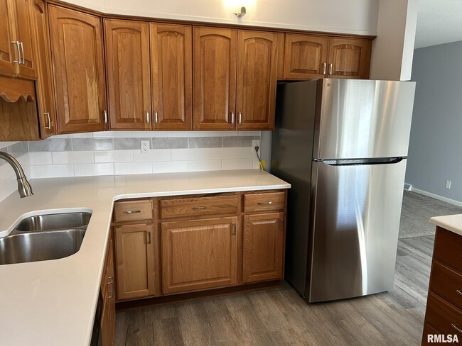Building Photo - 2308 Ridge Dr