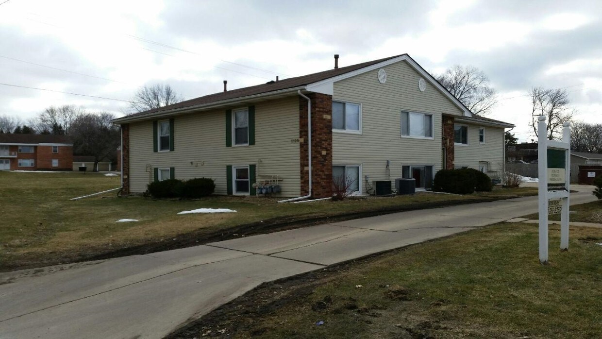 Building Photo - 1125-1133 Dixon Dr