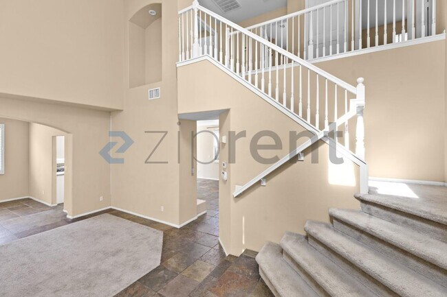 Foto del edificio - 2455 Silver Sunrise Ln