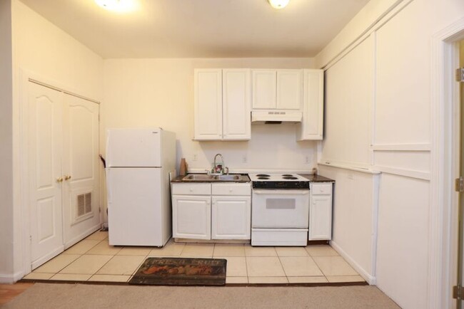 Building Photo - 823 Mosby St