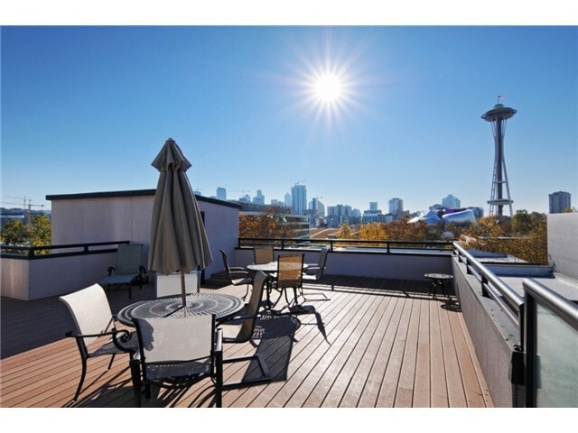 ¡Vistas desde la terraza de la azotea! - 621 5th Ave N